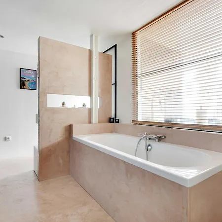 Somptuous Terrace-2br-6pcenter Of *
